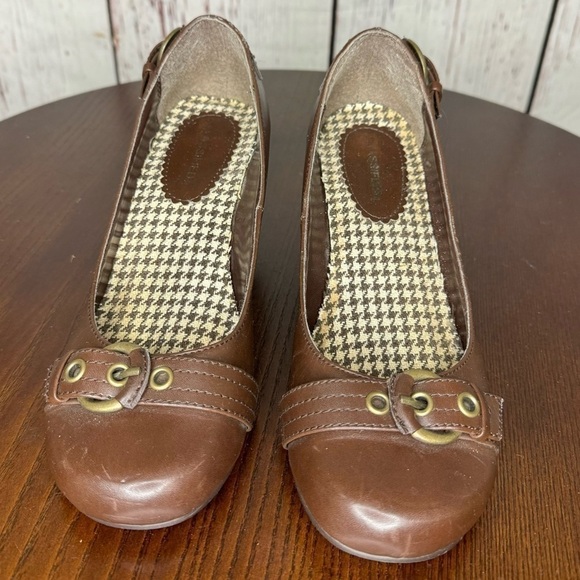 CLASSIFIED women’s round toe buckled 2.5” heels brown pumps in size 8.5 Vintage - Picture 1 of 14